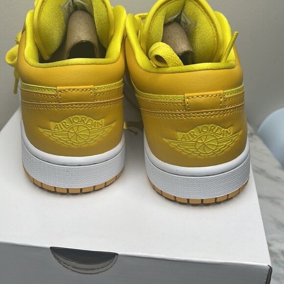 Jordan 1 Low Women's Yellow Strike - Picture 6 of 7